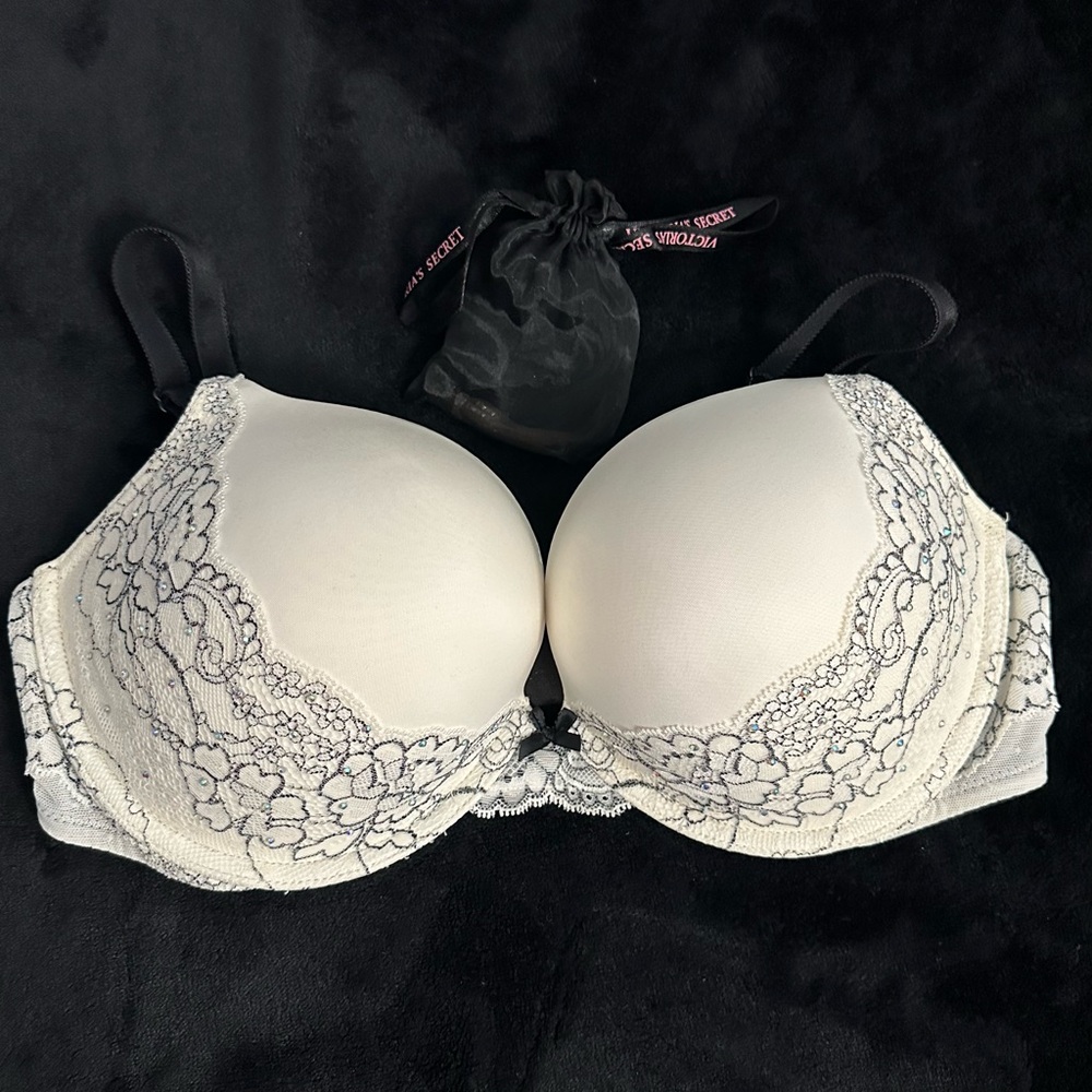 Victoria’s Secret Dream Angels Plunge 38C